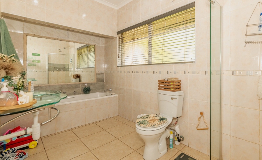 4 Bedroom Property for Sale in Wilkoppies North West
